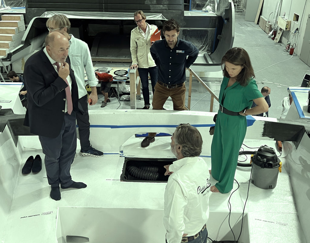 actualités - Christelle Morançais visits the interior of the Imoca OceansLab Innovations